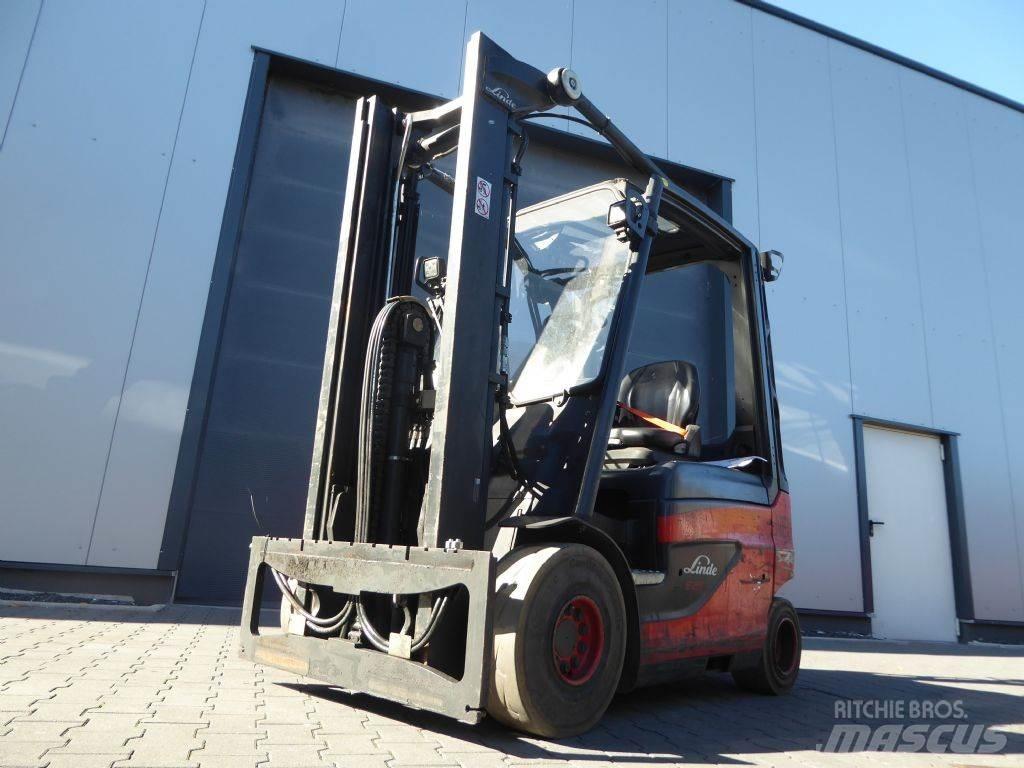 Linde E25-01 Elektrikli forkliftler