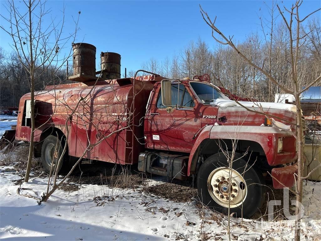 Ford F7000 Tankerli kamyonlar