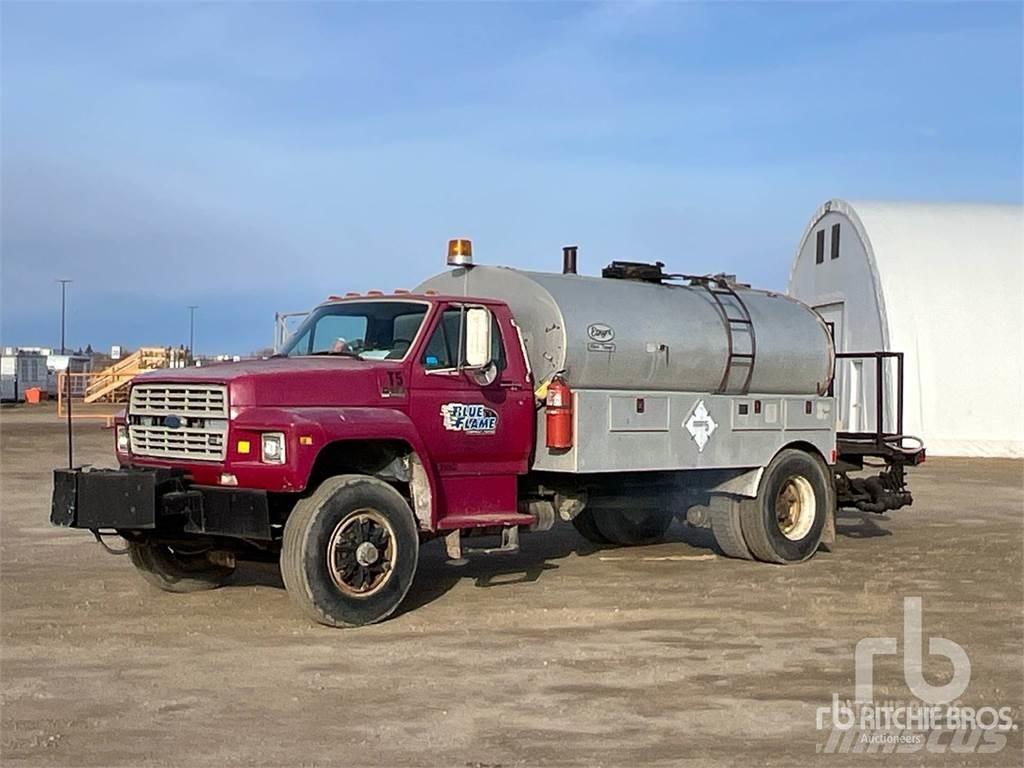 Ford F800 Bitüm pülverizatörleri