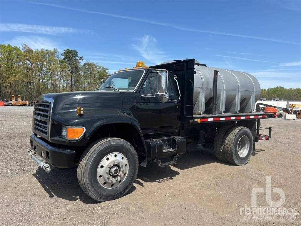 Ford F800 Su tankerleri