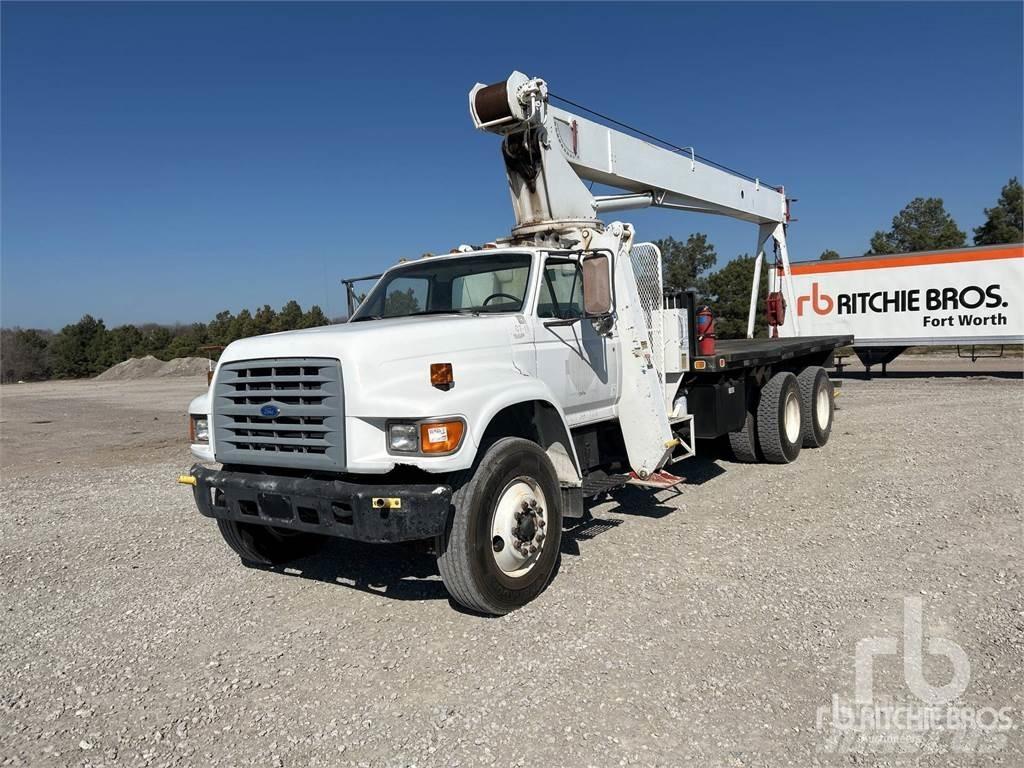 Ford FT900F Araç üzeri vinçler