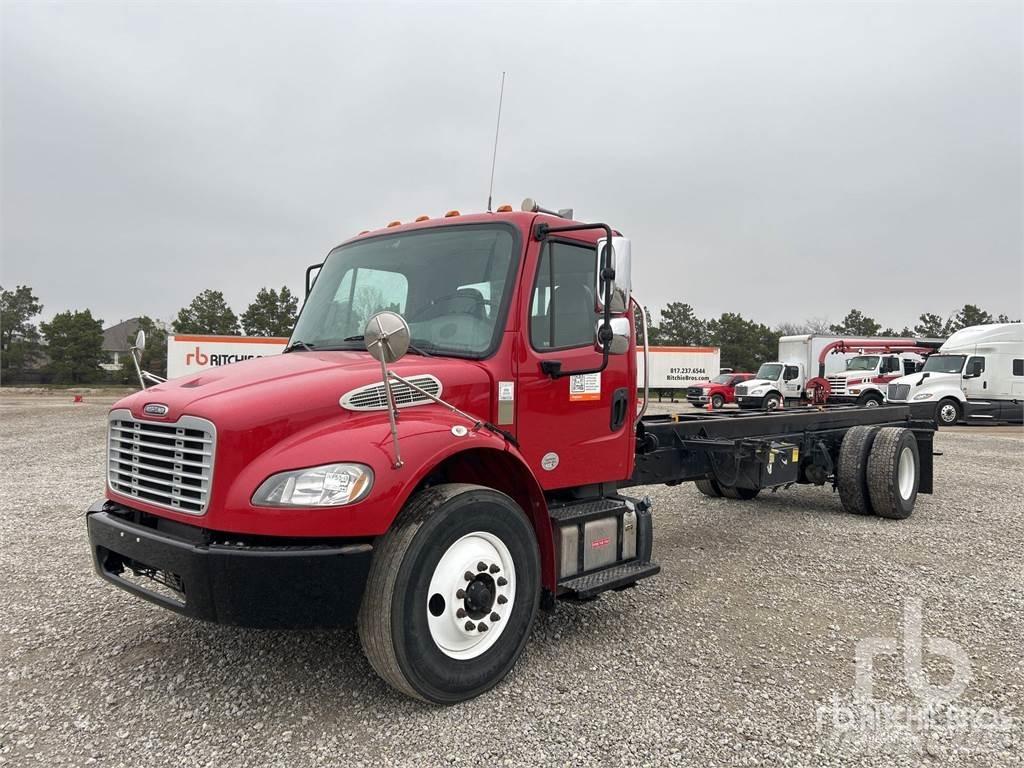 Freightliner M2 Panel vanlar