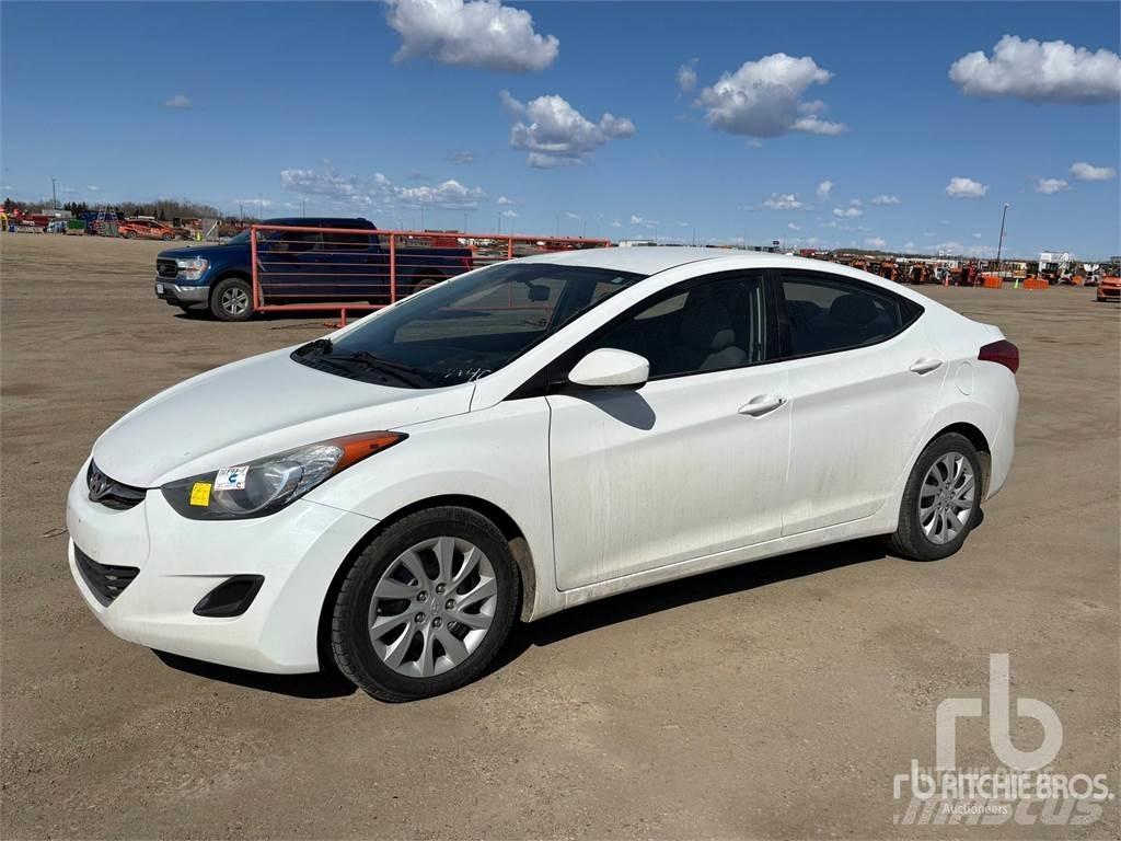 Hyundai ELANTRA Otomobiller
