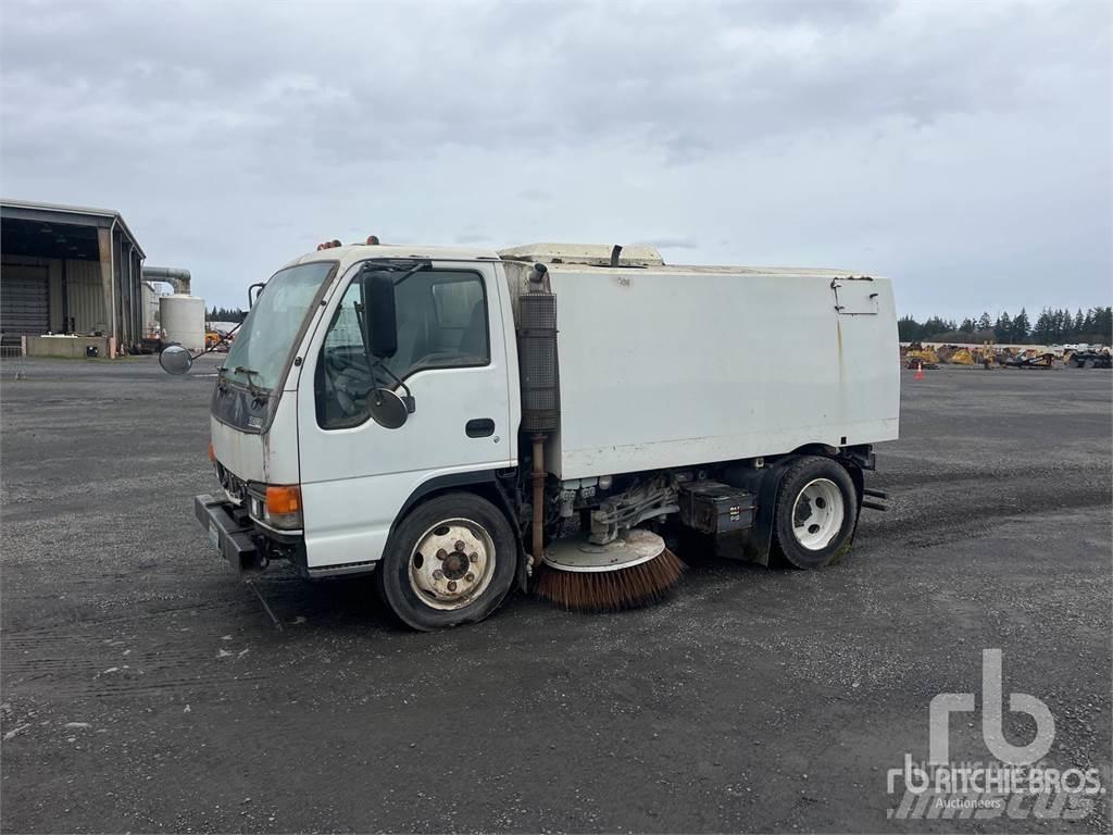Isuzu NQR Süpürme kamyonları