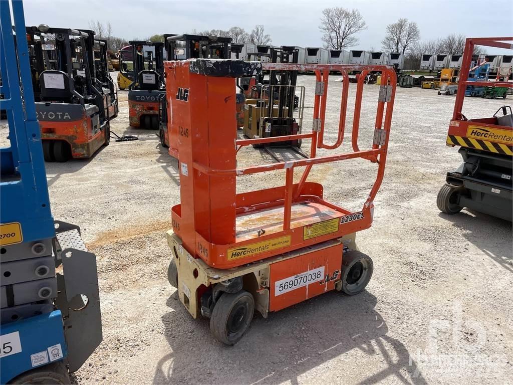 JLG 1230ES Körüklü personel platformları