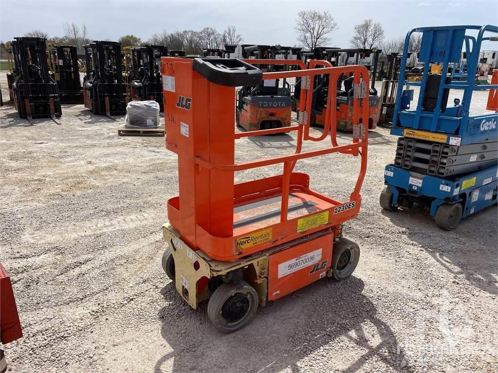 JLG 1230ES Körüklü personel platformları