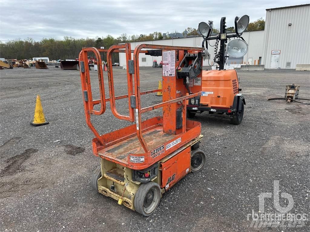 JLG 1230ES Körüklü personel platformları