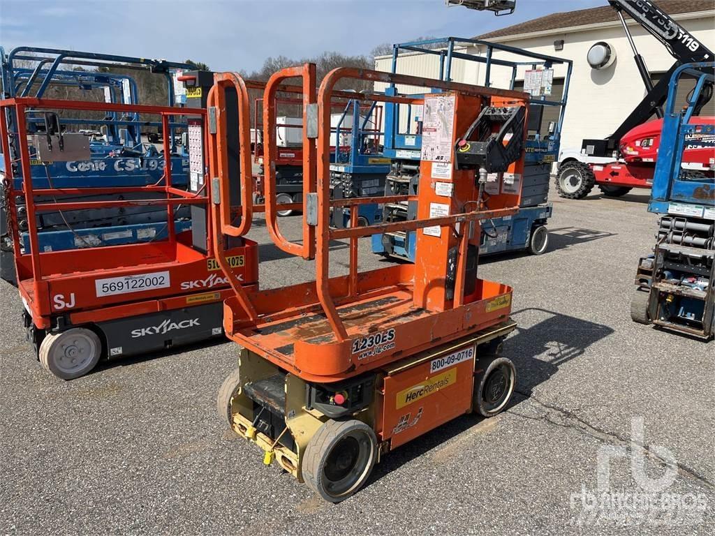 JLG 1230ES Körüklü personel platformları