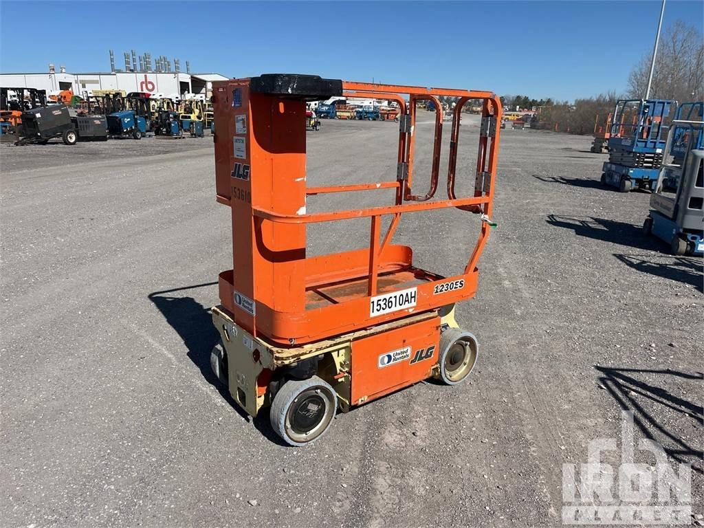 JLG 1230ES Körüklü personel platformları
