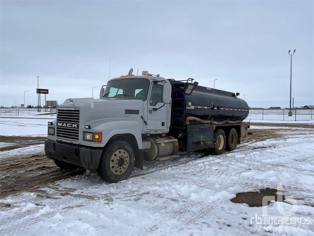 Mack CHN613 Su tankerleri
