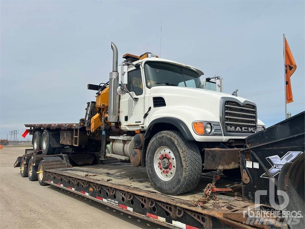 Mack CV713 Araç üzeri vinçler