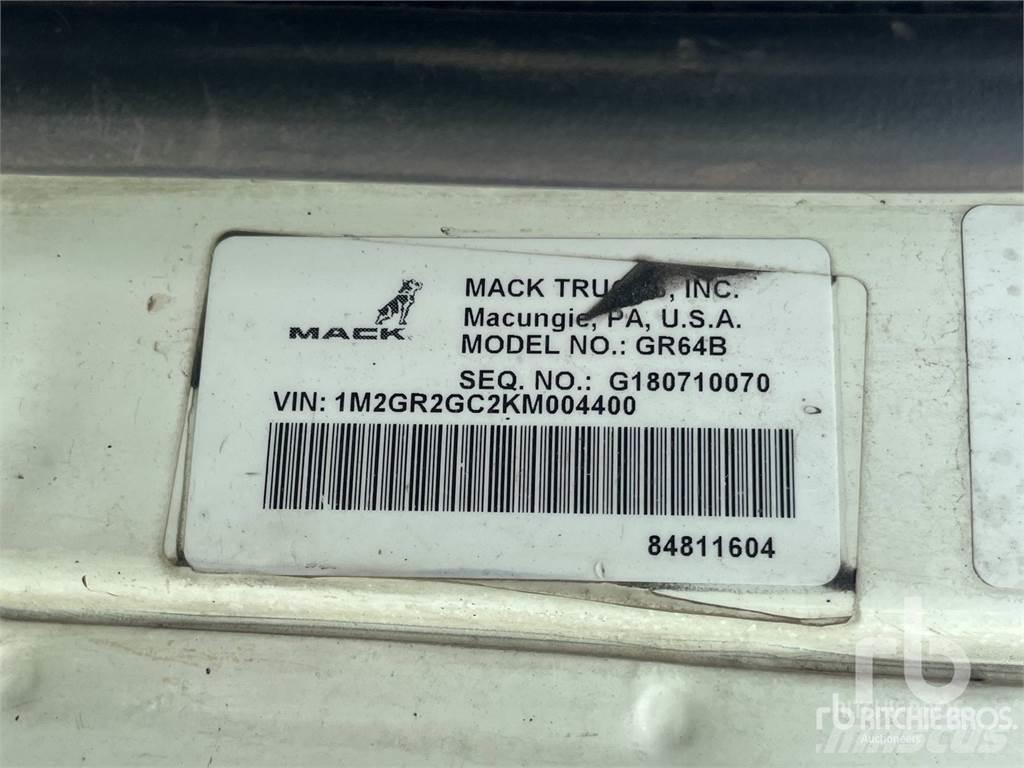 Mack GR64B Çekiciler
