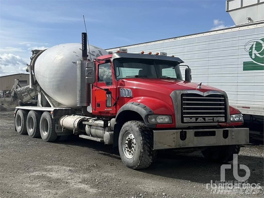Mack GU713 Transmikserler