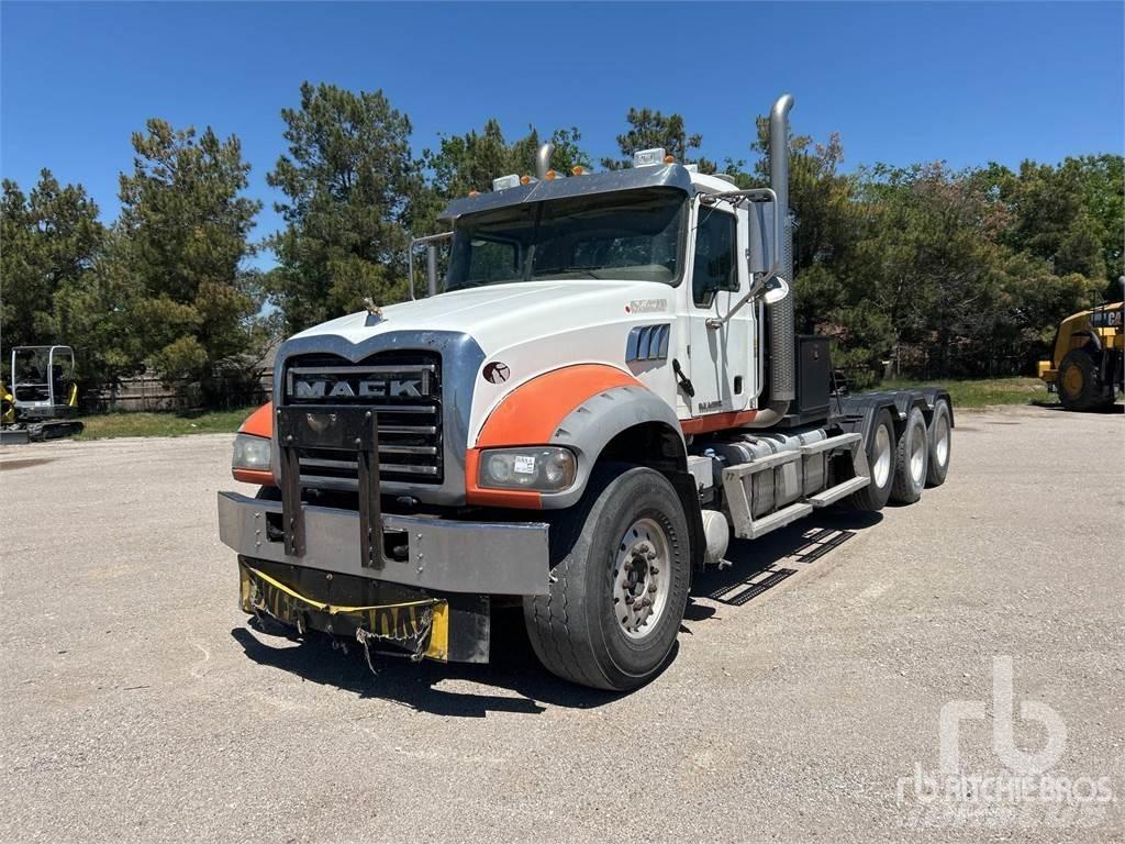 Mack GU713 Düz Platformlu Oto Çekiciler/vinçli kamyonlar