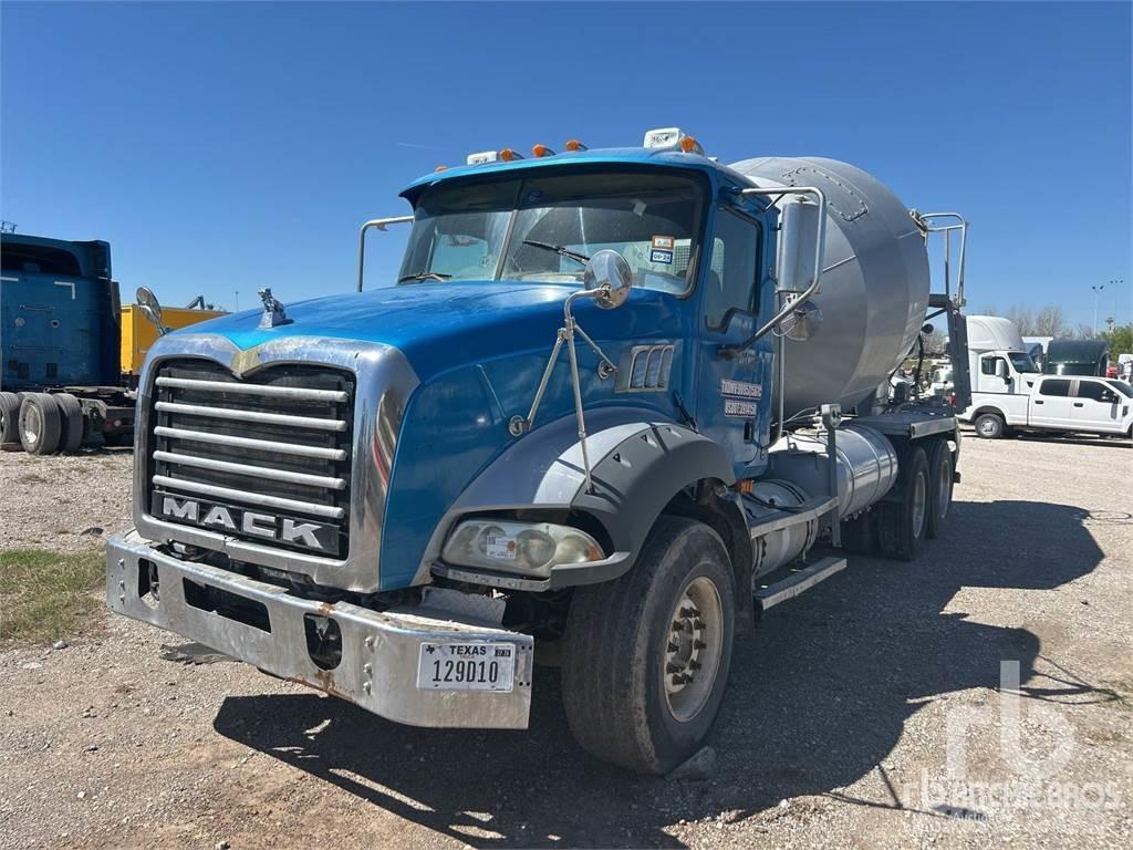 Mack GU813 Transmikserler