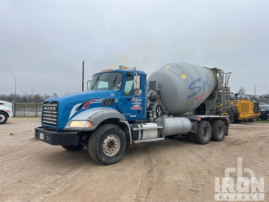Mack GU813 Transmikserler