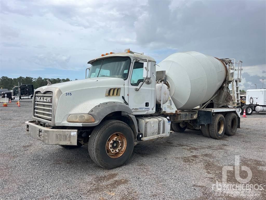 Mack GU813 Transmikserler