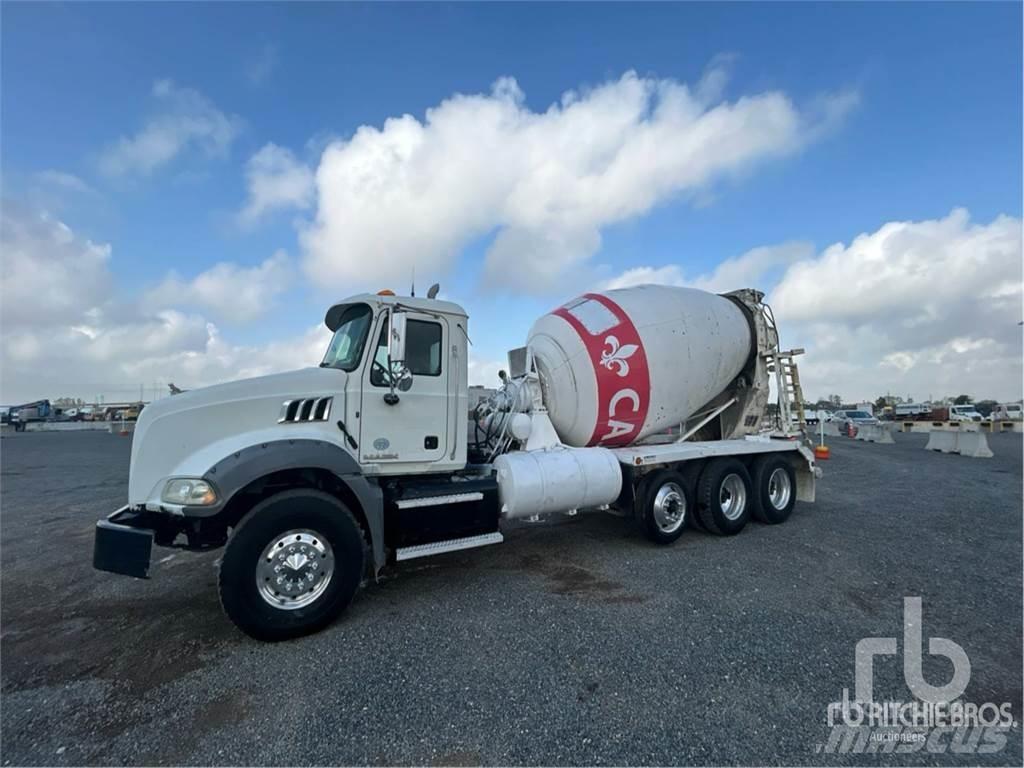 Mack GU813 Transmikserler