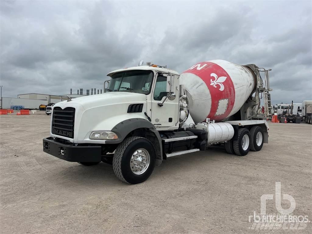 Mack GU813 Transmikserler