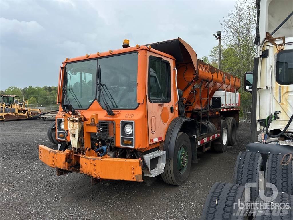 Mack MR688S Kum ve tuz serpiciler