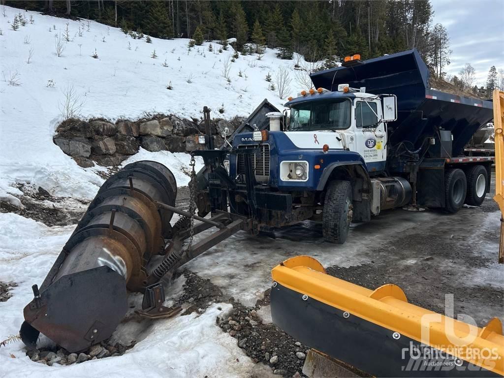Mack RB688S Kar küreme biçaklari