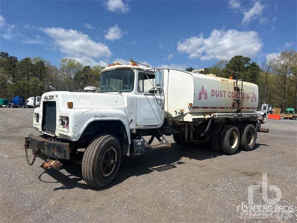 Mack RD685S Su tankerleri