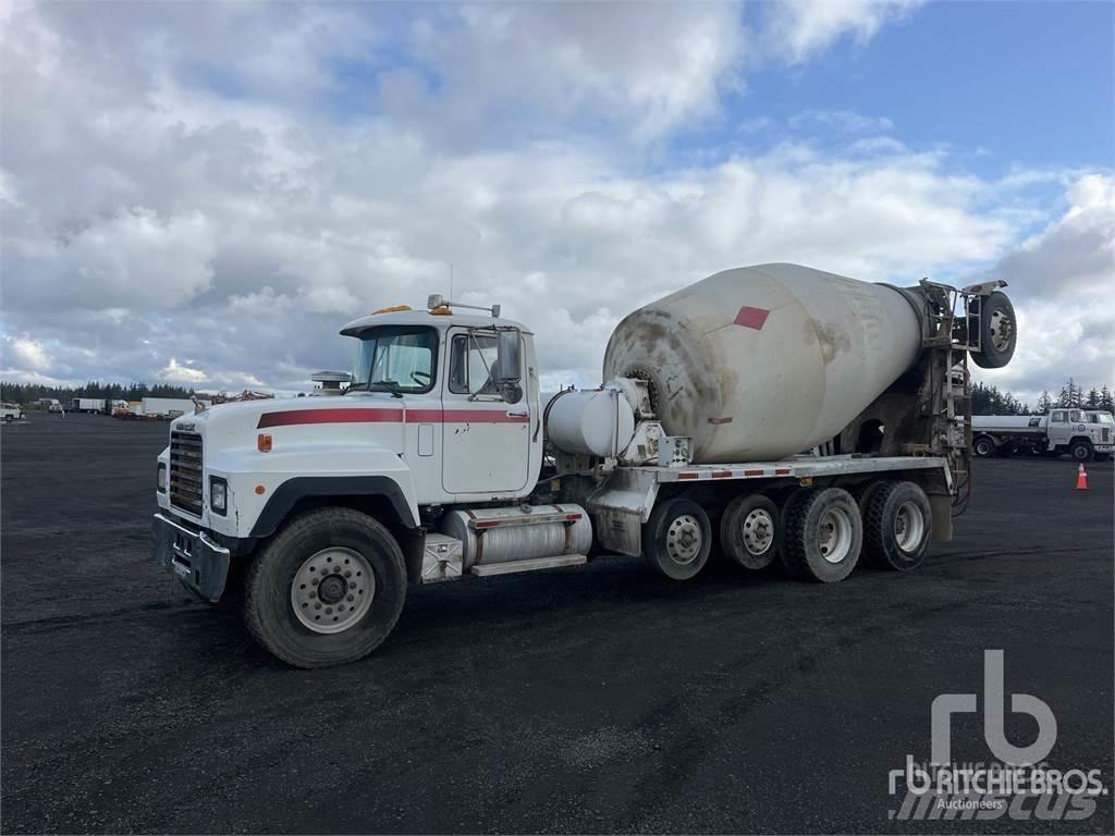 Mack RD688S Transmikserler