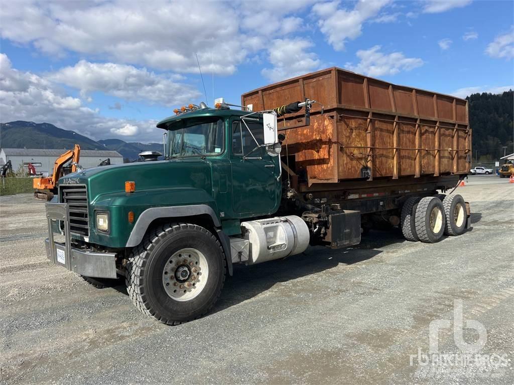 Mack RD688S Çekiciler