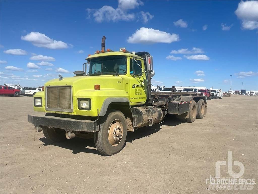 Mack RD688ST Çekiciler