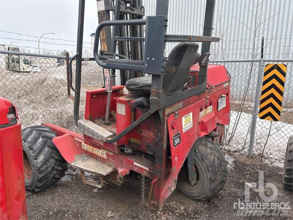 Moffett M5500 Arazi tipi forklift