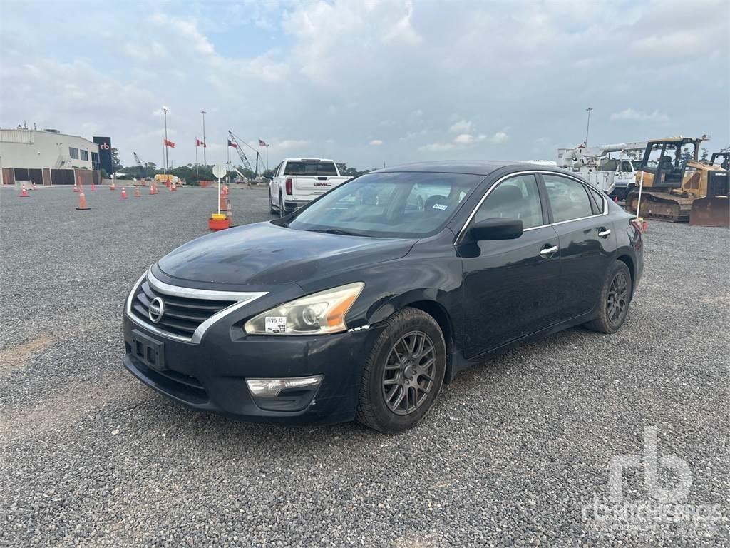 Nissan ALTIMA Otomobiller