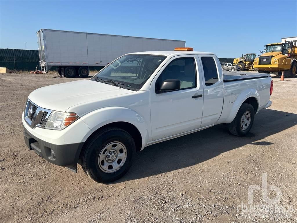 Nissan FRONTIER Pikaplar