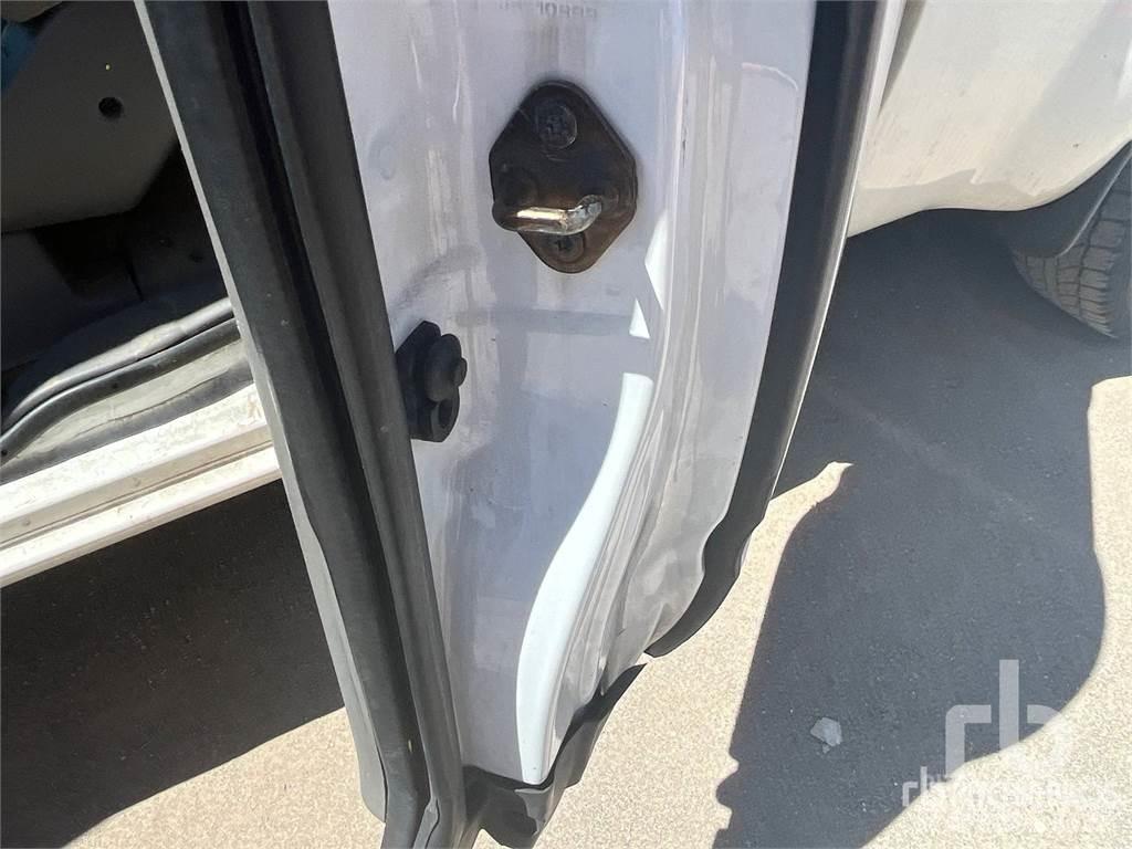 Nissan FRONTIER Pikaplar