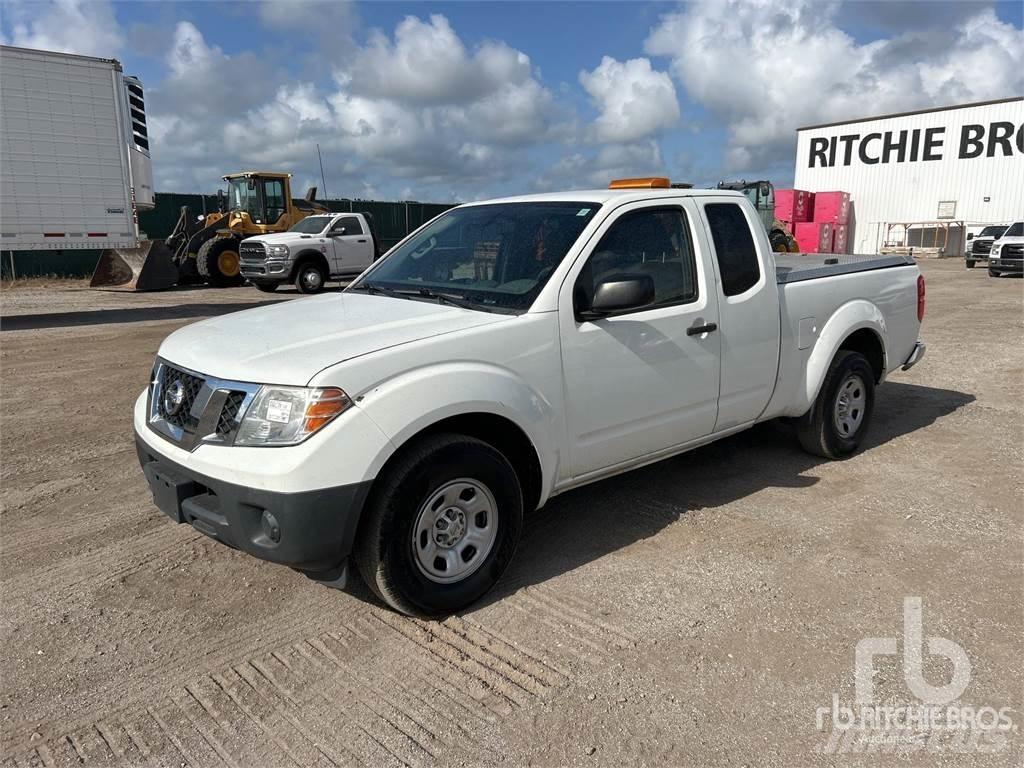 Nissan FRONTIER Pikaplar