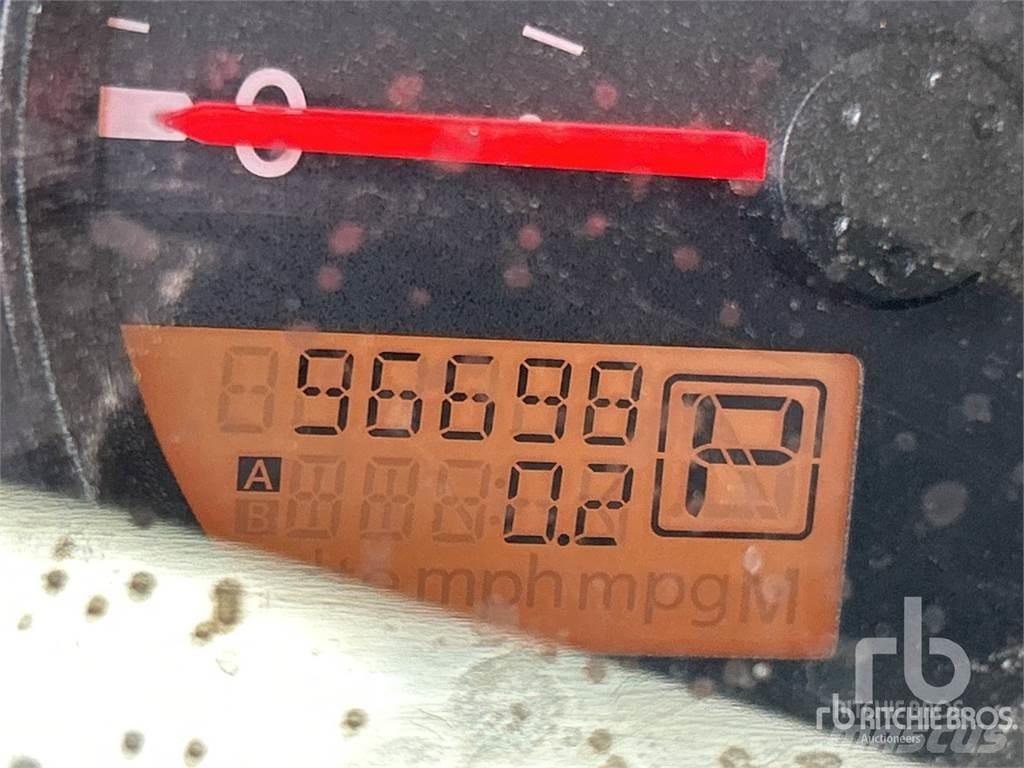 Nissan FRONTIER Pikaplar