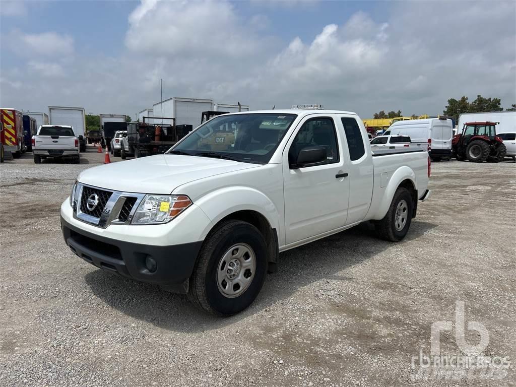 Nissan FRONTIER Pikaplar