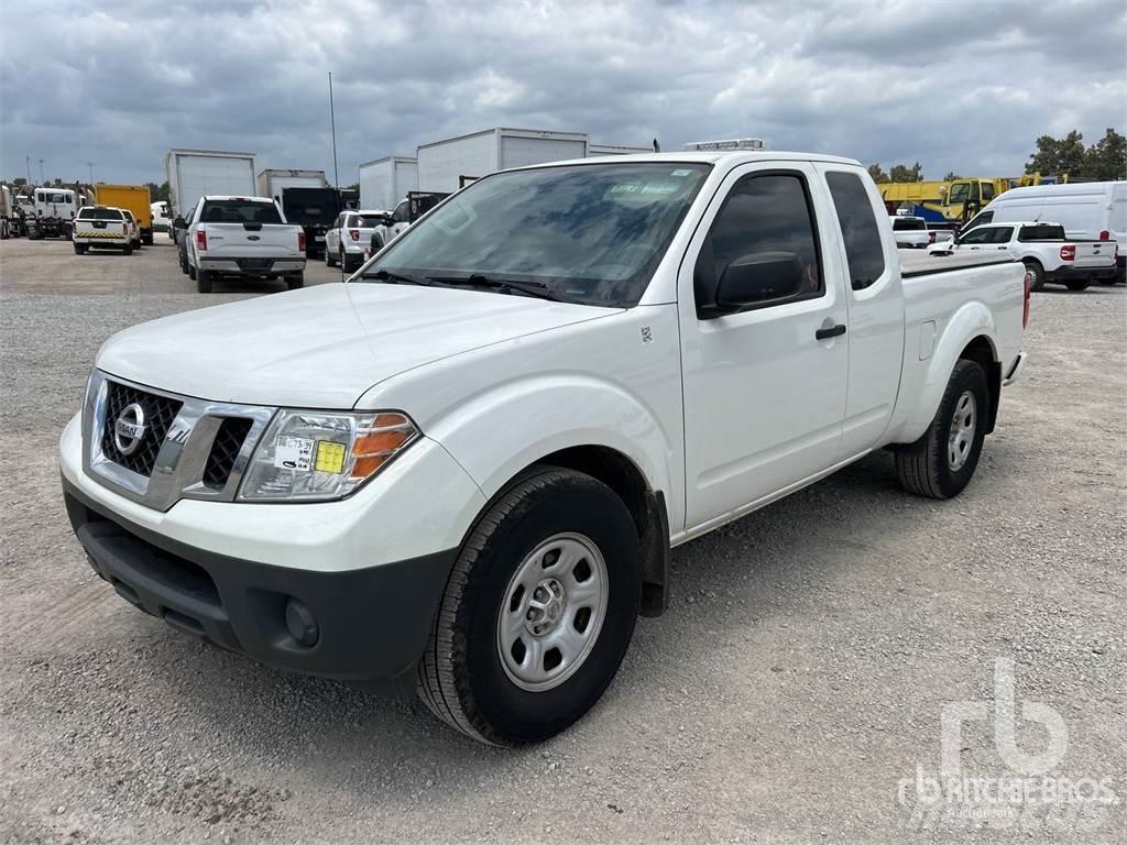 Nissan FRONTIER Pikaplar