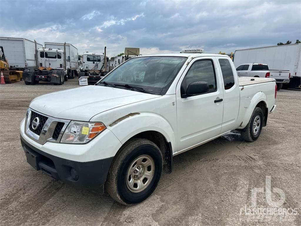 Nissan FRONTIER Pikaplar
