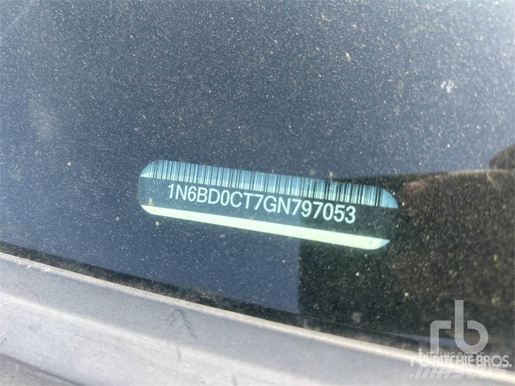 Nissan FRONTIER Pikaplar