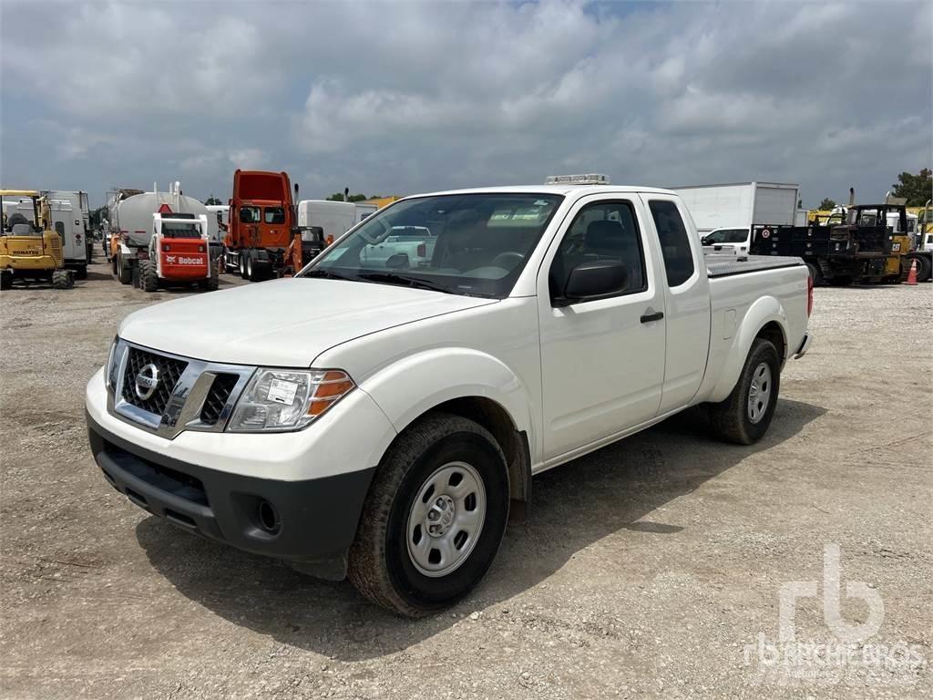Nissan FRONTIER Pikaplar