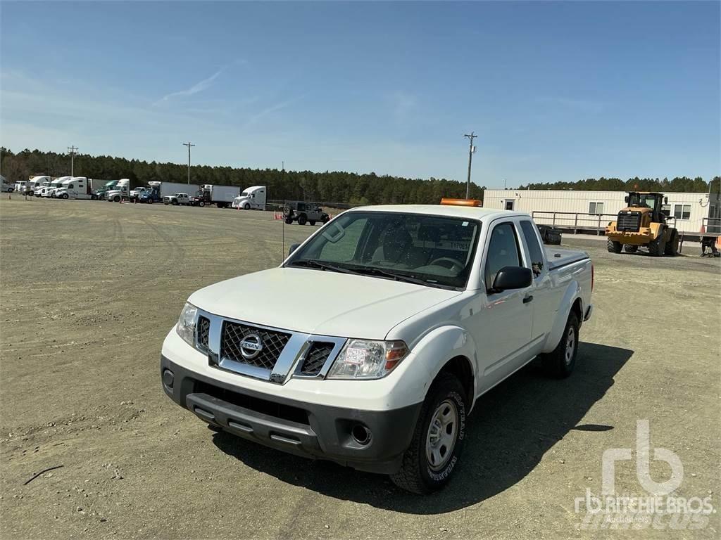 Nissan FRONTIER Pikaplar