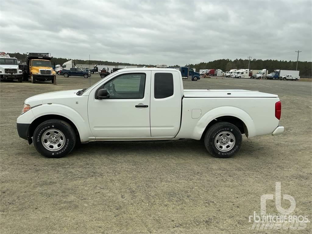 Nissan FRONTIER Pikaplar