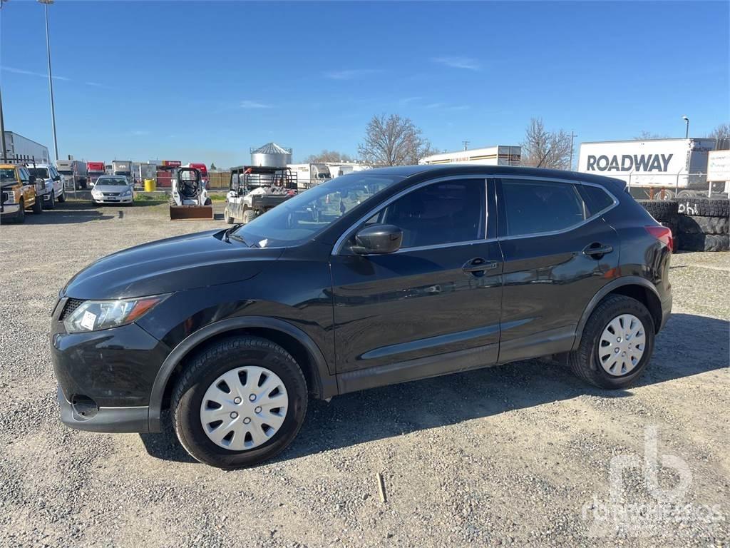 Nissan ROGUE Pikaplar