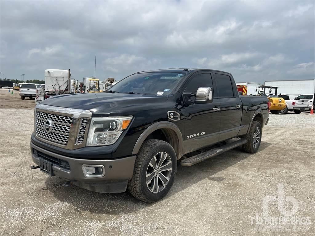 Nissan TITAN Pikaplar