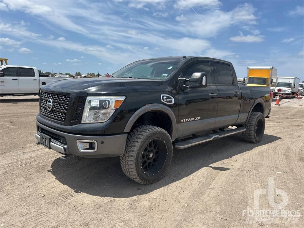 Nissan TITAN Pikaplar