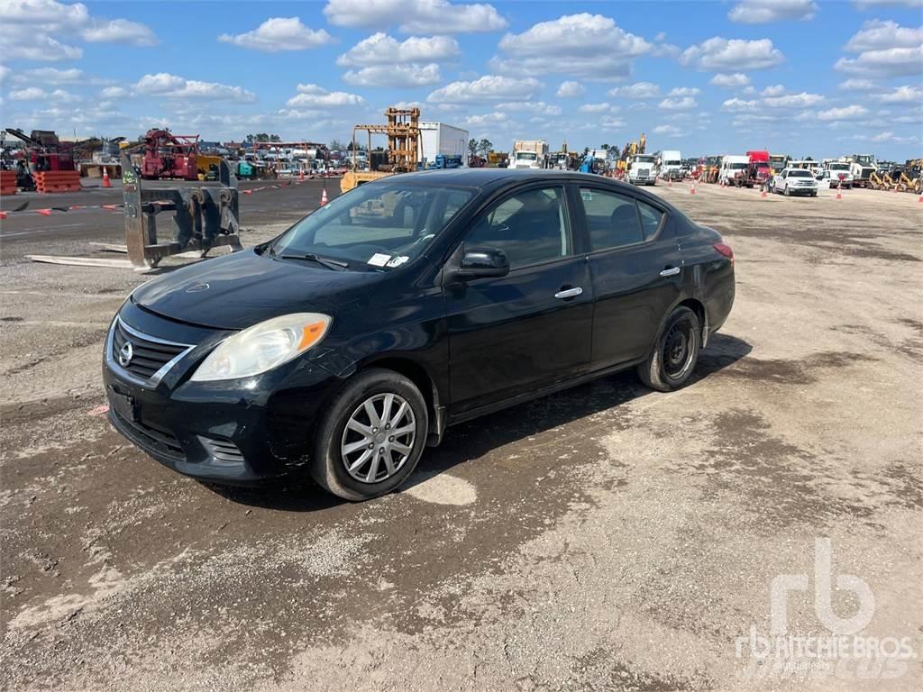 Nissan VERSA Otomobiller