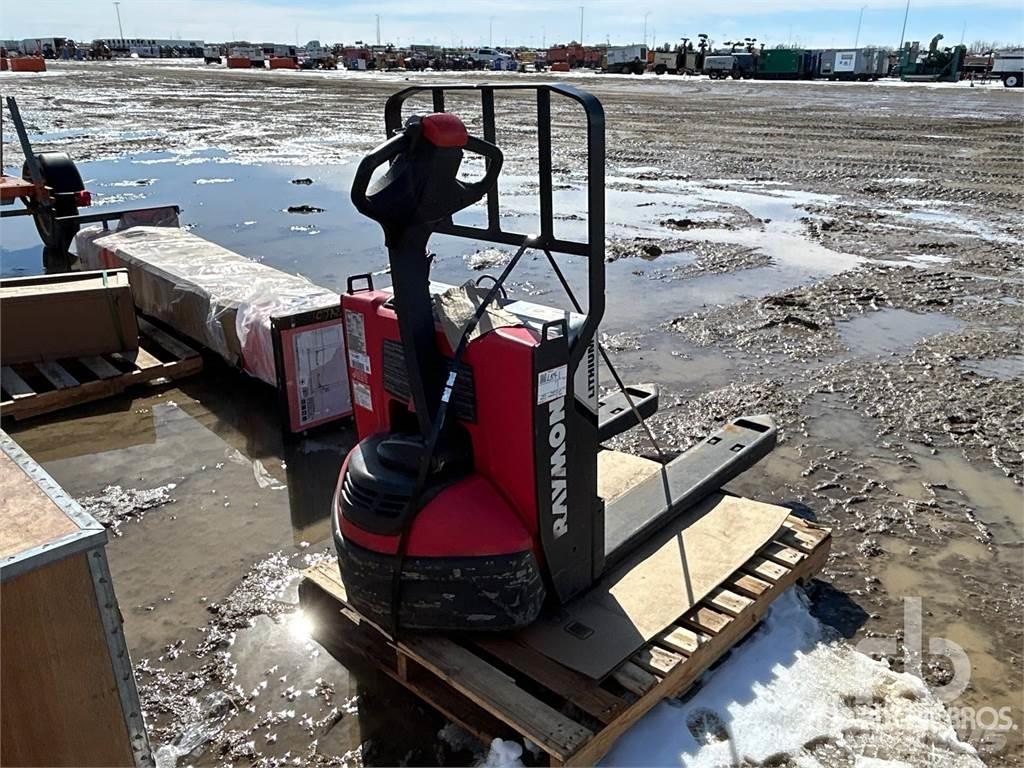 Raymond 8250 Palet rafları