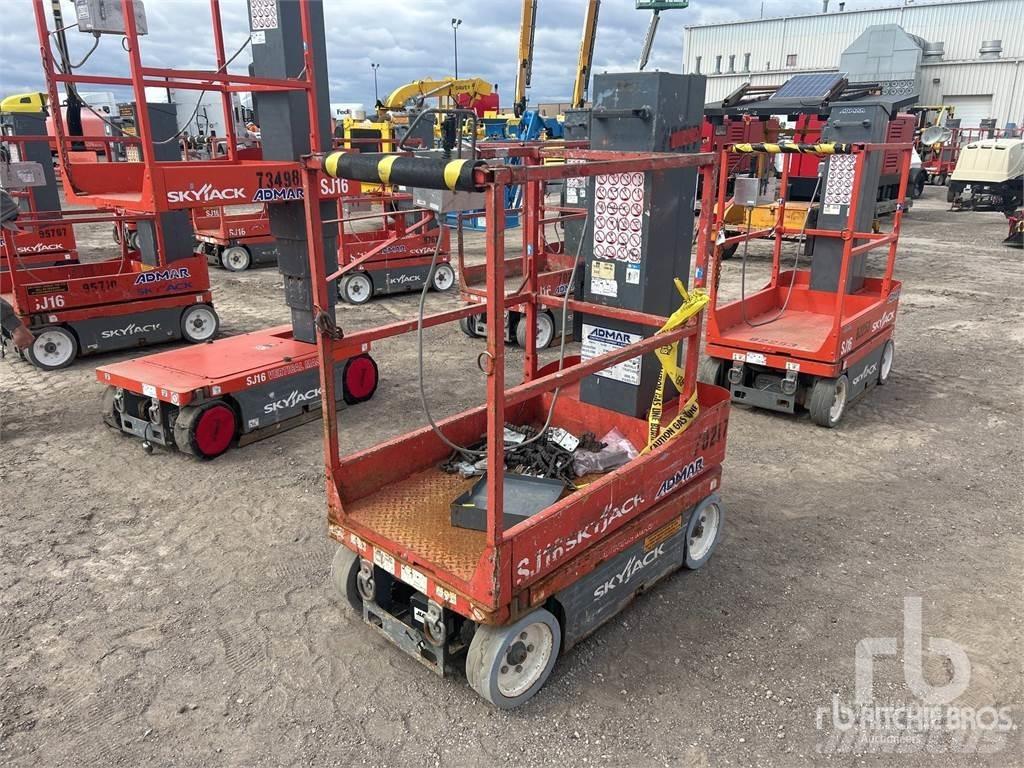 SkyJack SJ16 Dış cephe asansörleri