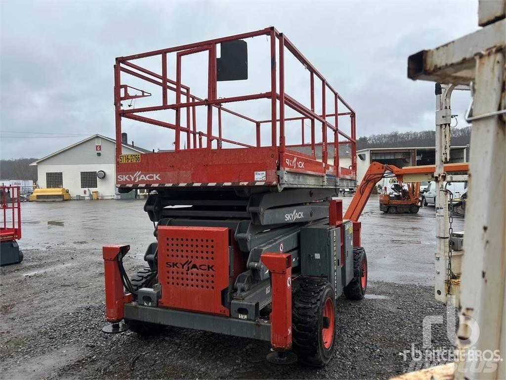 SkyJack SJ8841 Makasli platformlar