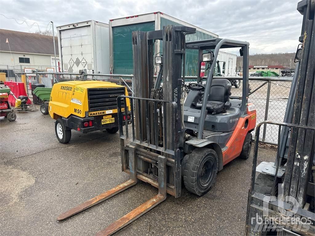 Toyota 8FGU25 Dizel forkliftler